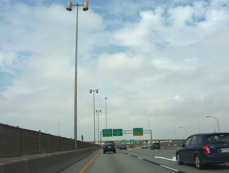 L'autoroute 40 en direction est à l'approche de l'échangeur Anjou, à la jonction de l'autoroute 25