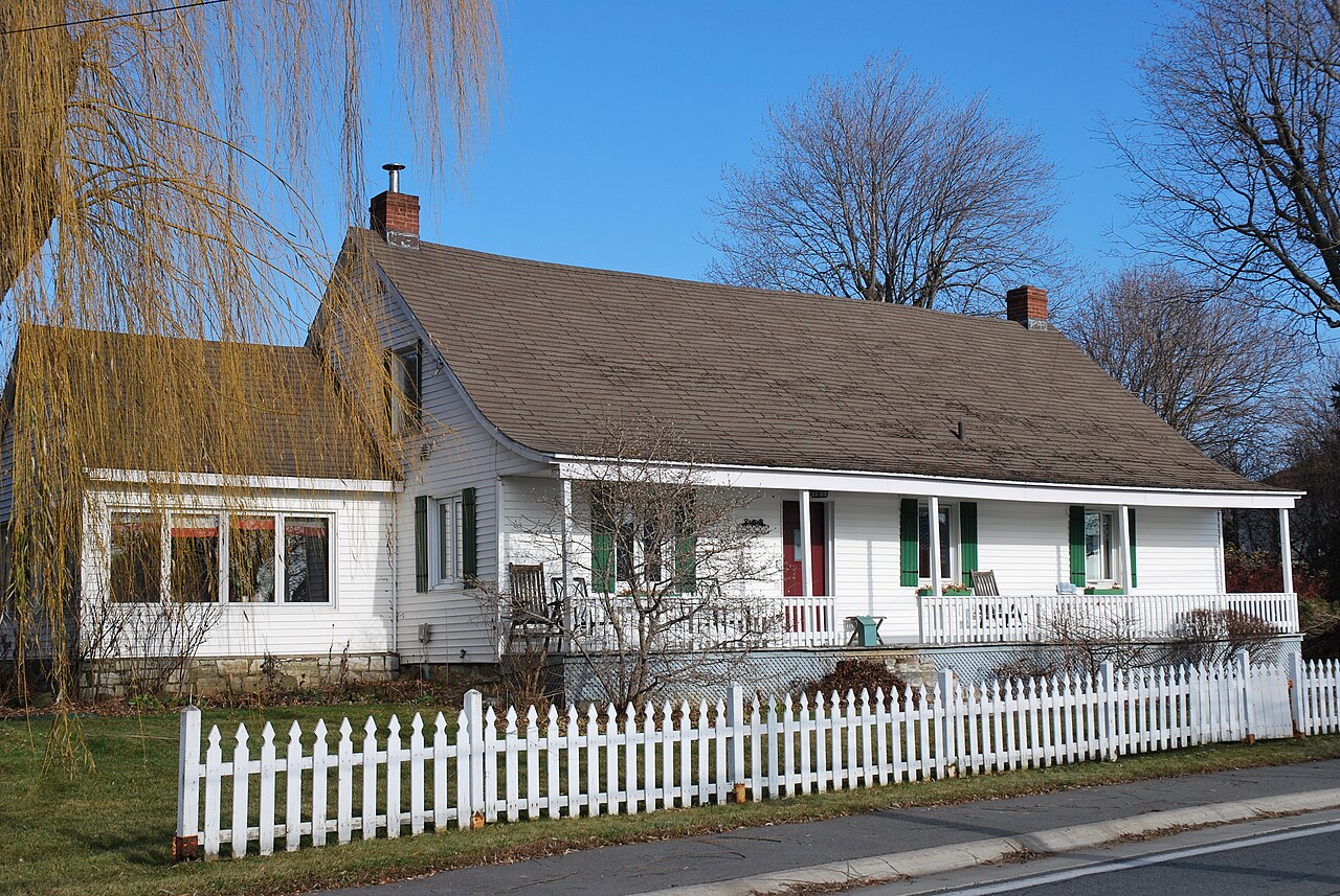 La maison Joseph-Robillard, maison ancestrale au 20237 chemin Lakeshore, à Baie-D'Urfé