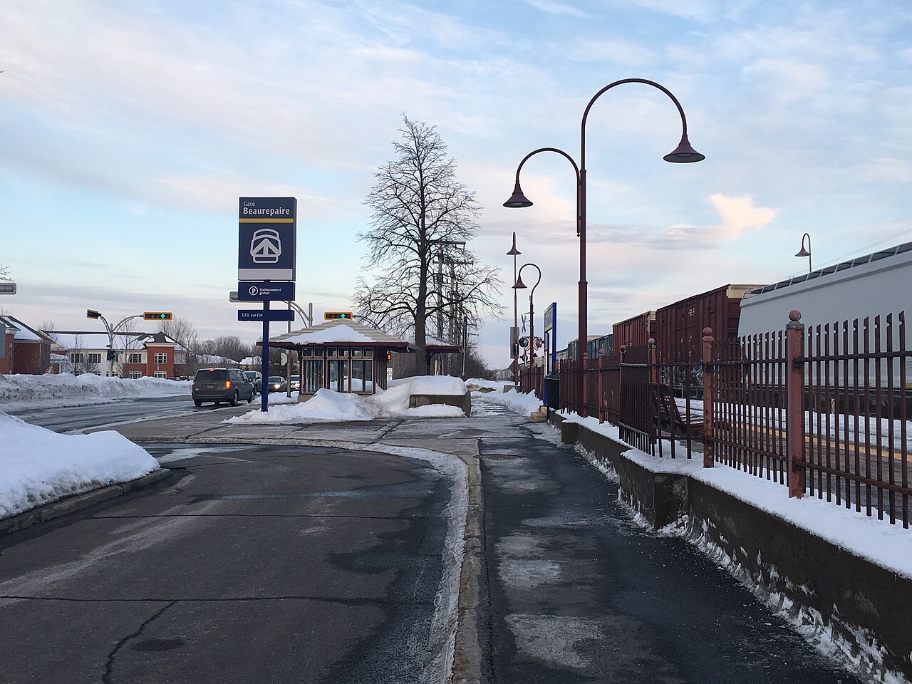 Le quai de la gare exo Beaurepaire, dans le secteur Beaurepaire de Beaconsfield