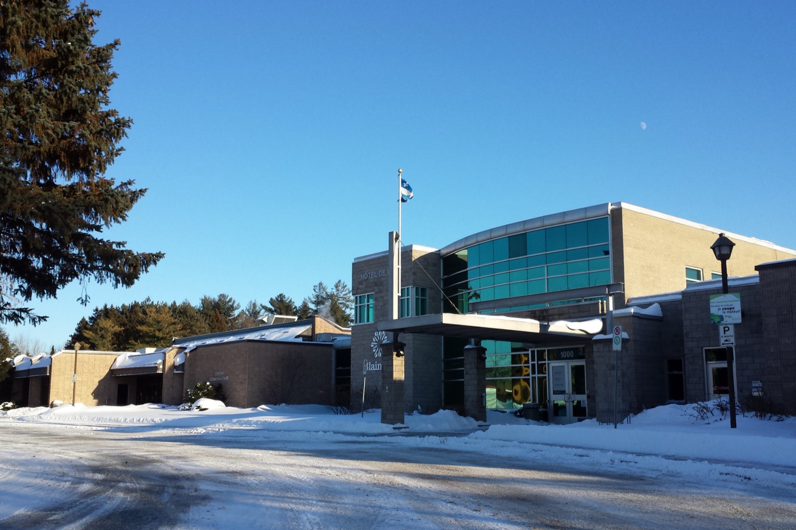 L'hôtel de ville de Blainville, sur le chemin du Plan-Bouchard