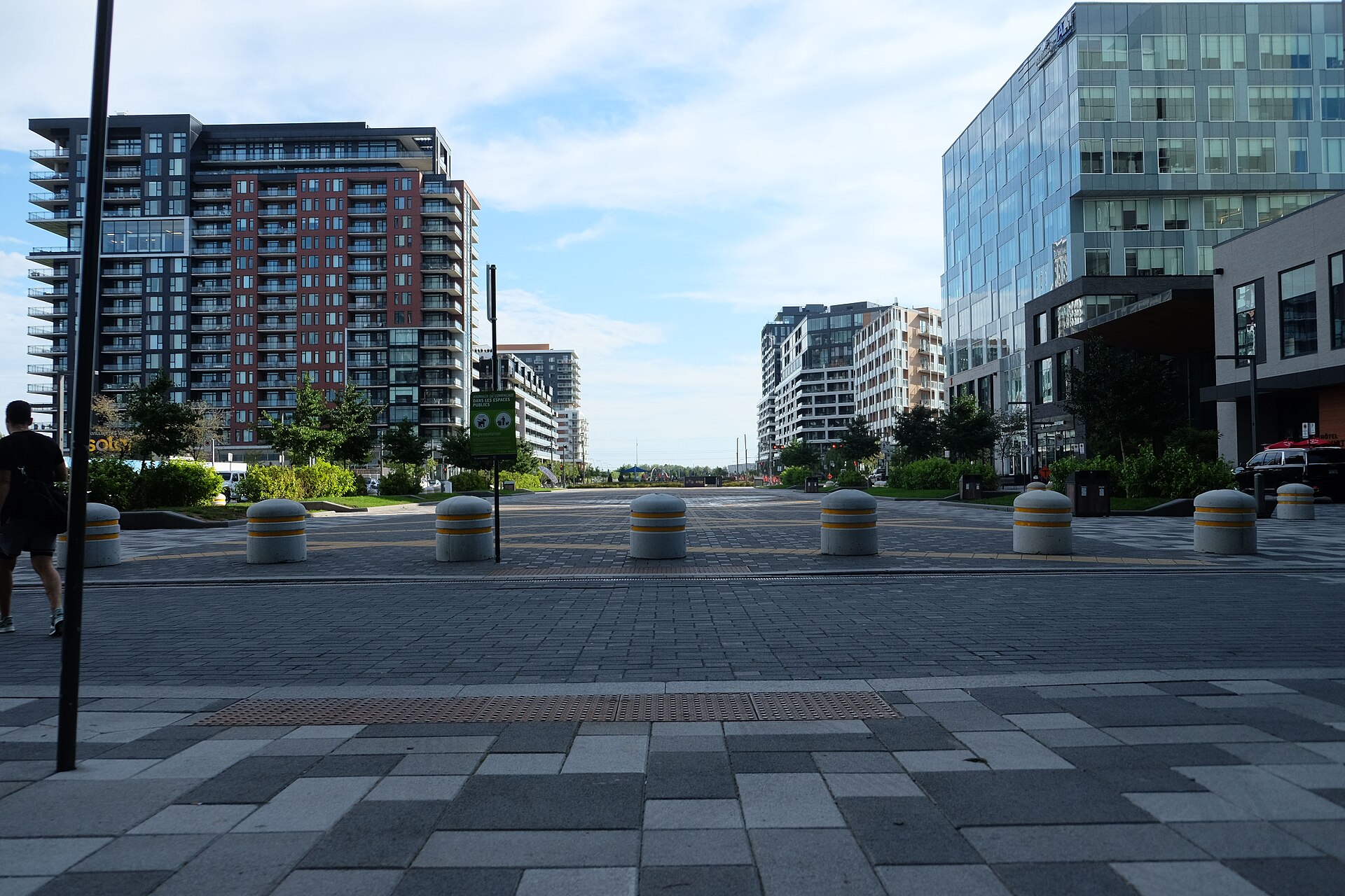 Les tours de Solar Uniquartier, près de la station Du Quartier du REM