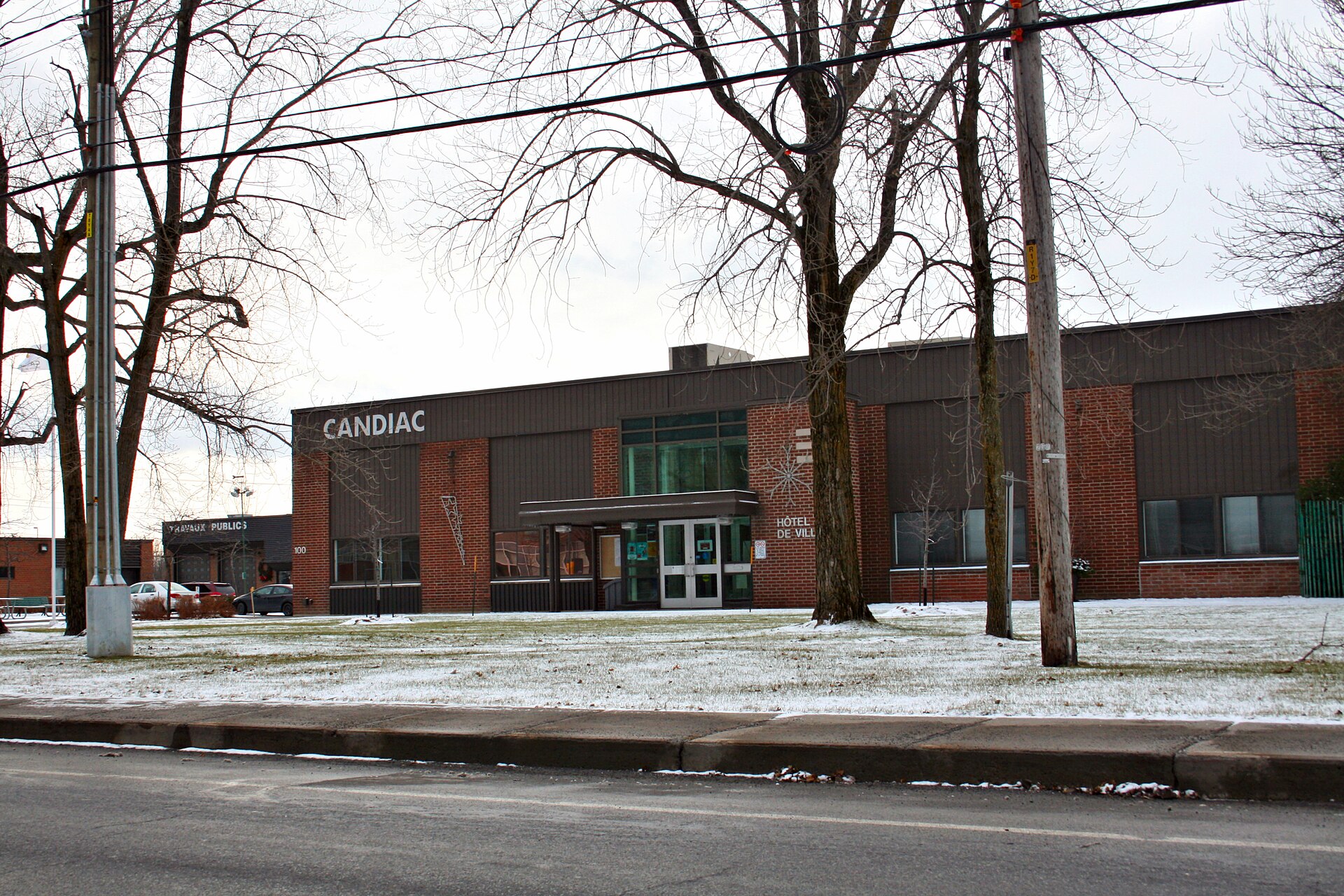L'hôtel de ville de Candiac, sur le boulevard Montcalm Nord, en hiver