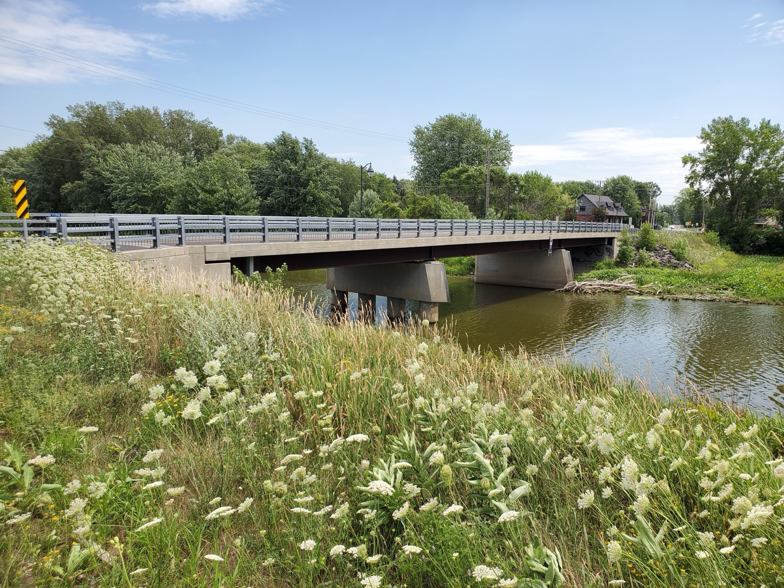 Le pont qui enjambe la rivière L'Acadie entre l'île Goyer et la route 223, à Carignan