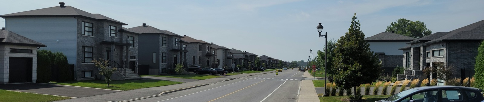 Maisons récentes le long de la rue Désourdy, à Carignan