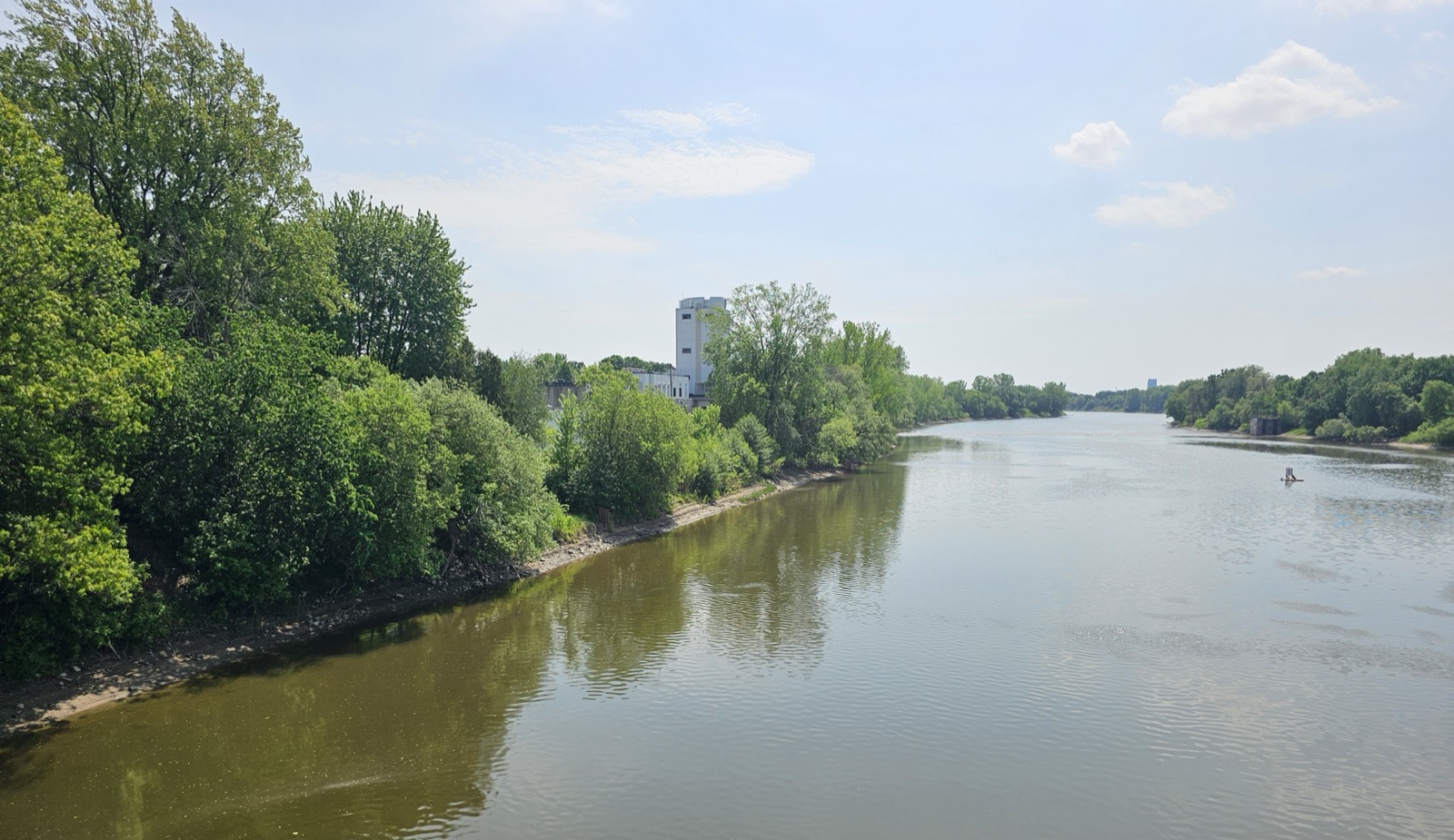 La rivière L'Assomption vue vers le sud depuis le pont Rivest