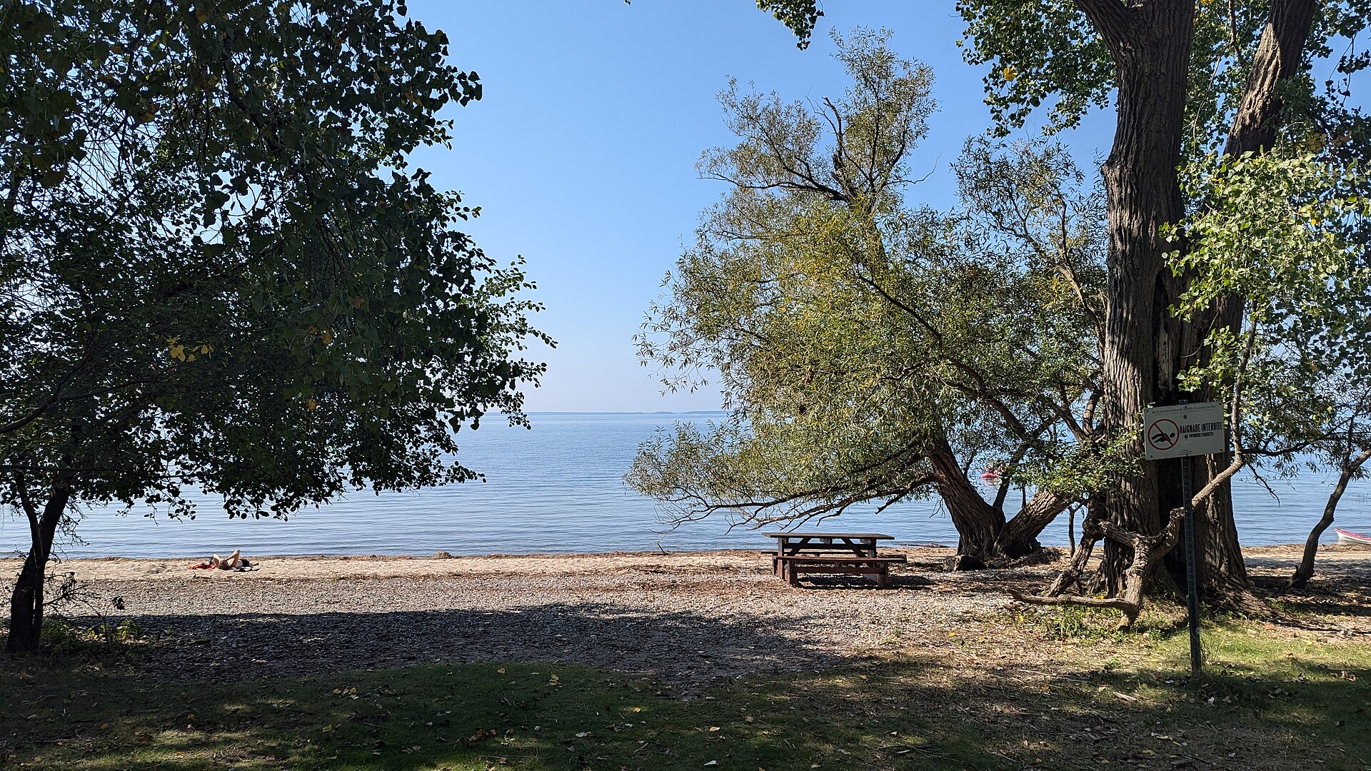 La plage du Grillon au bord du lac Saint-Louis, à l'entrée de l'île Saint-Bernard