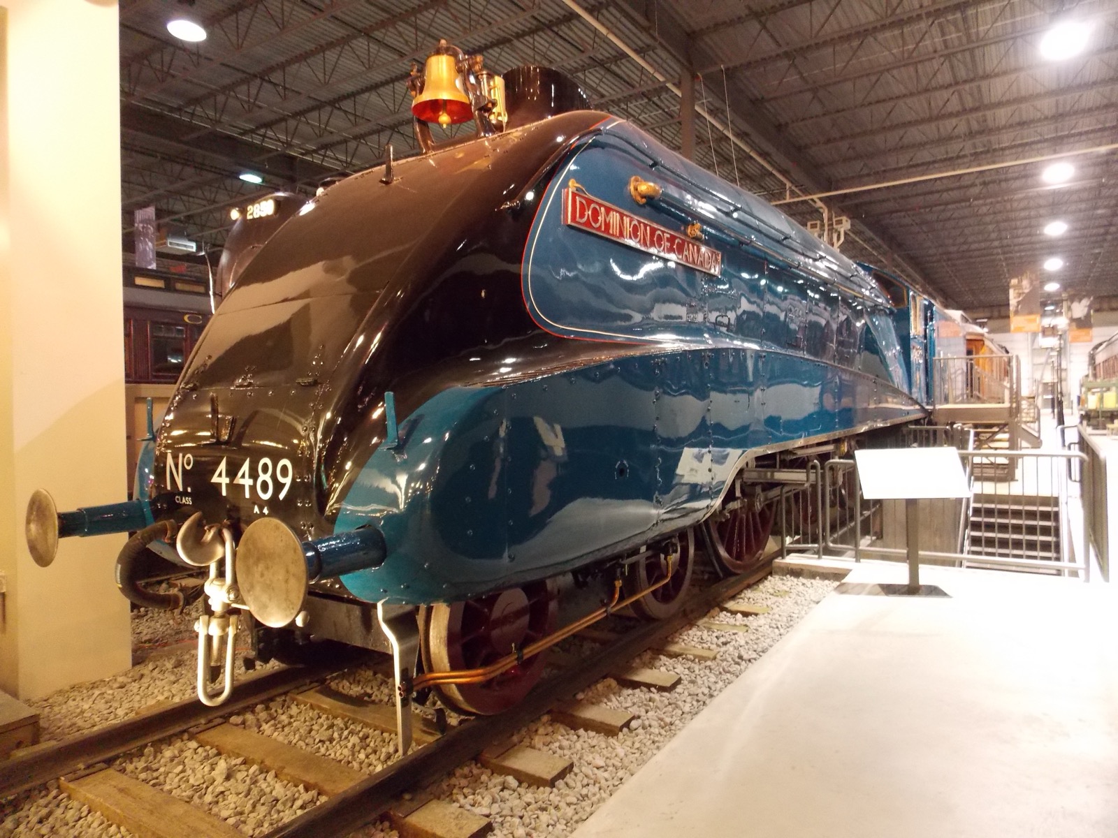 La locomotive à vapeur Dominion of Canada exposée à Exporail