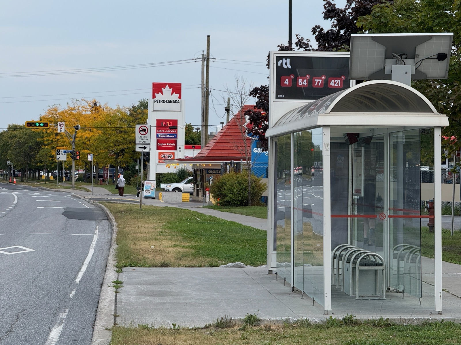 Abribus du RTL sur le boulevard Taschereau, à la hauteur de Greenfield Park