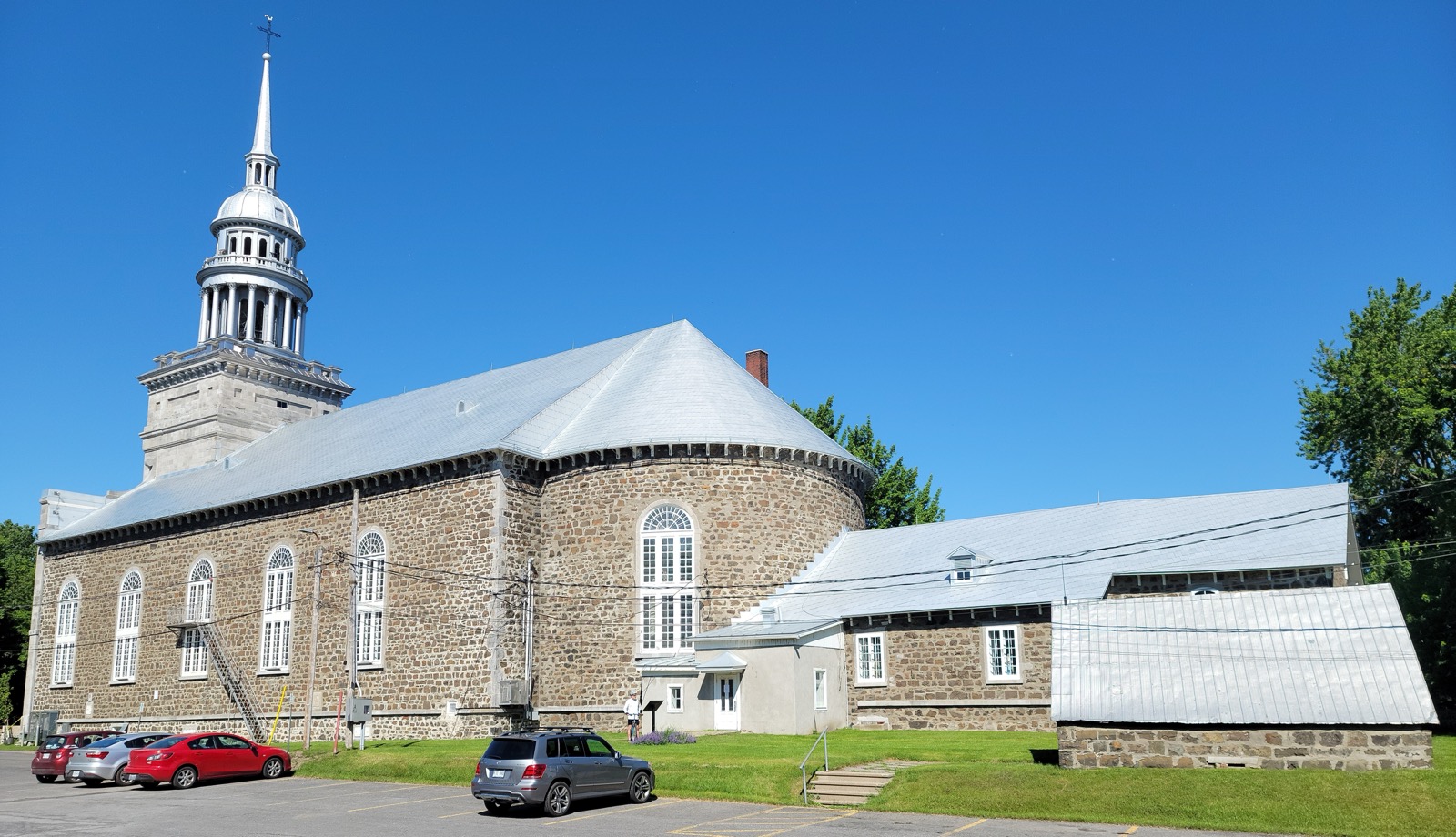 L'église de la Nativité de la Sainte-Vierge et son clocher, dans le Vieux-La Prairie