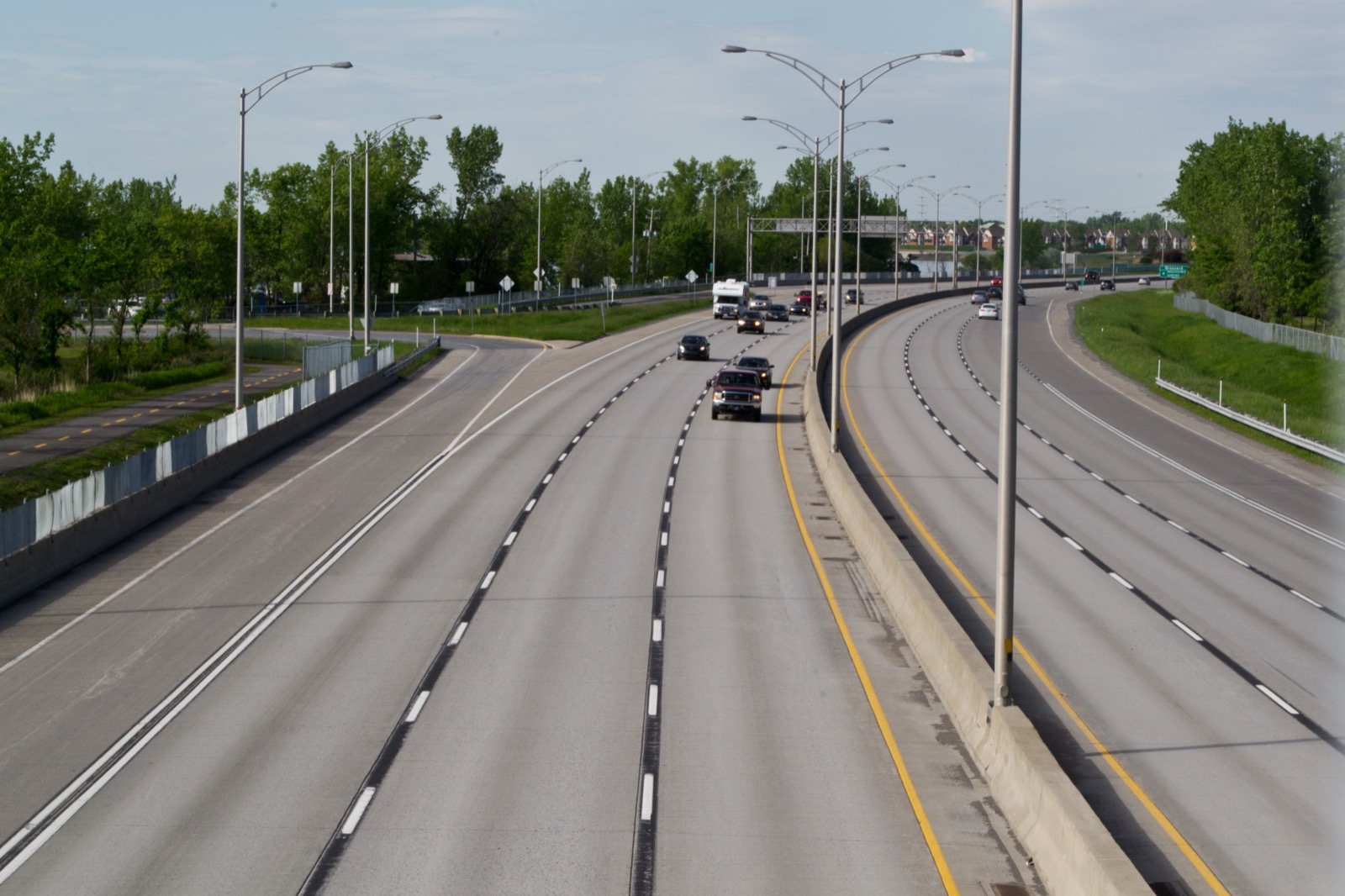 La route 132 à la hauteur de La Prairie, avec la piste cyclable en bordure