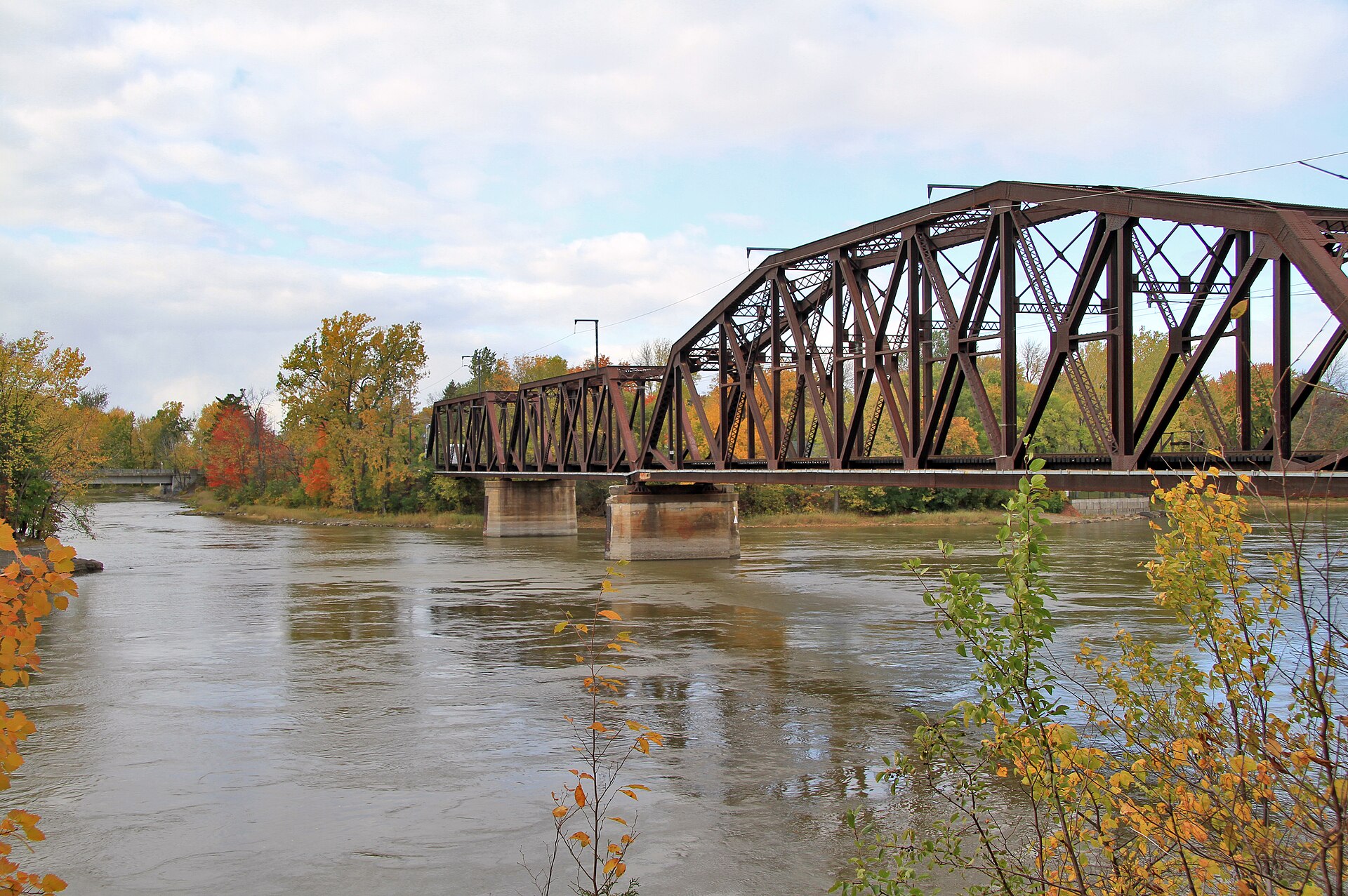 Le pont ferroviaire de l'île Bigras, qui enjambe la rivière des Prairies vers Pierrefonds