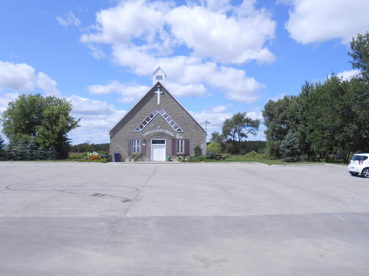 La chapelle Saint-Mathieu, devenue le Théâtre du Bout de l'île, boulevard Lévesque Est à Laval