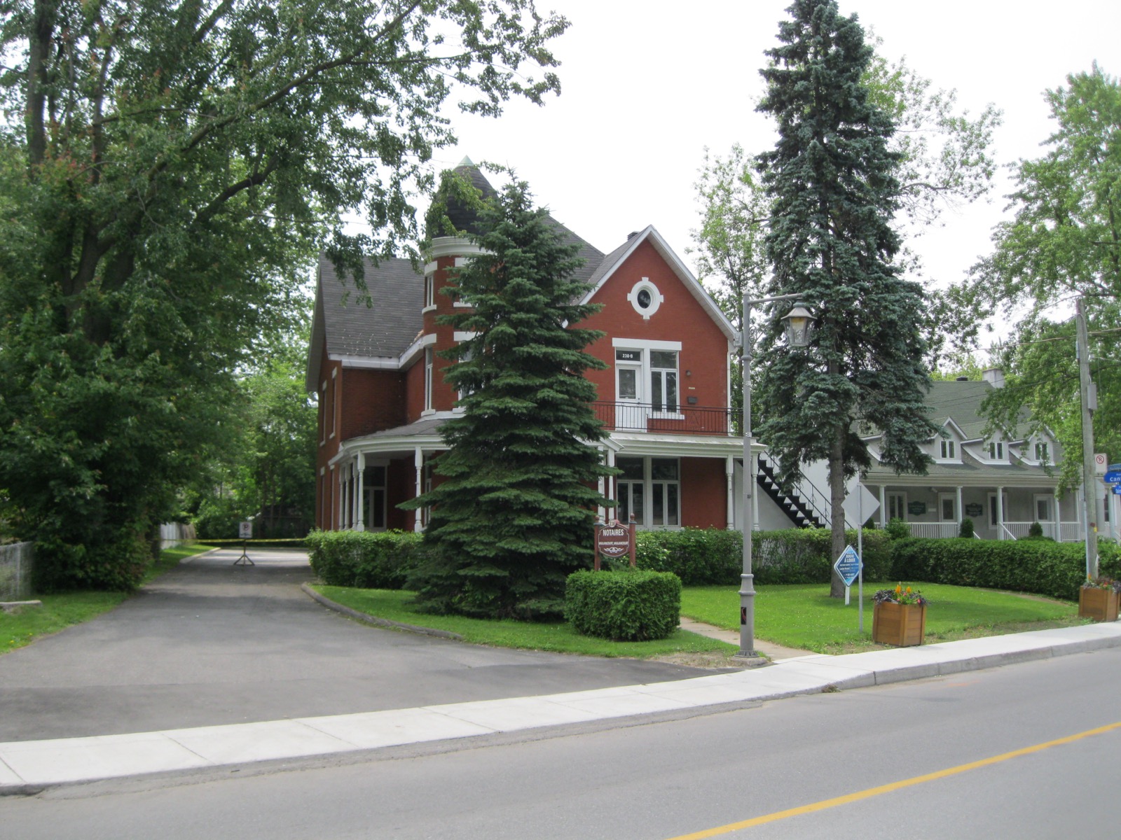 Ancienne résidence d'Augustine Labelle, au 238 boulevard Sainte-Rose, dans le Vieux-Sainte-Rose à Laval