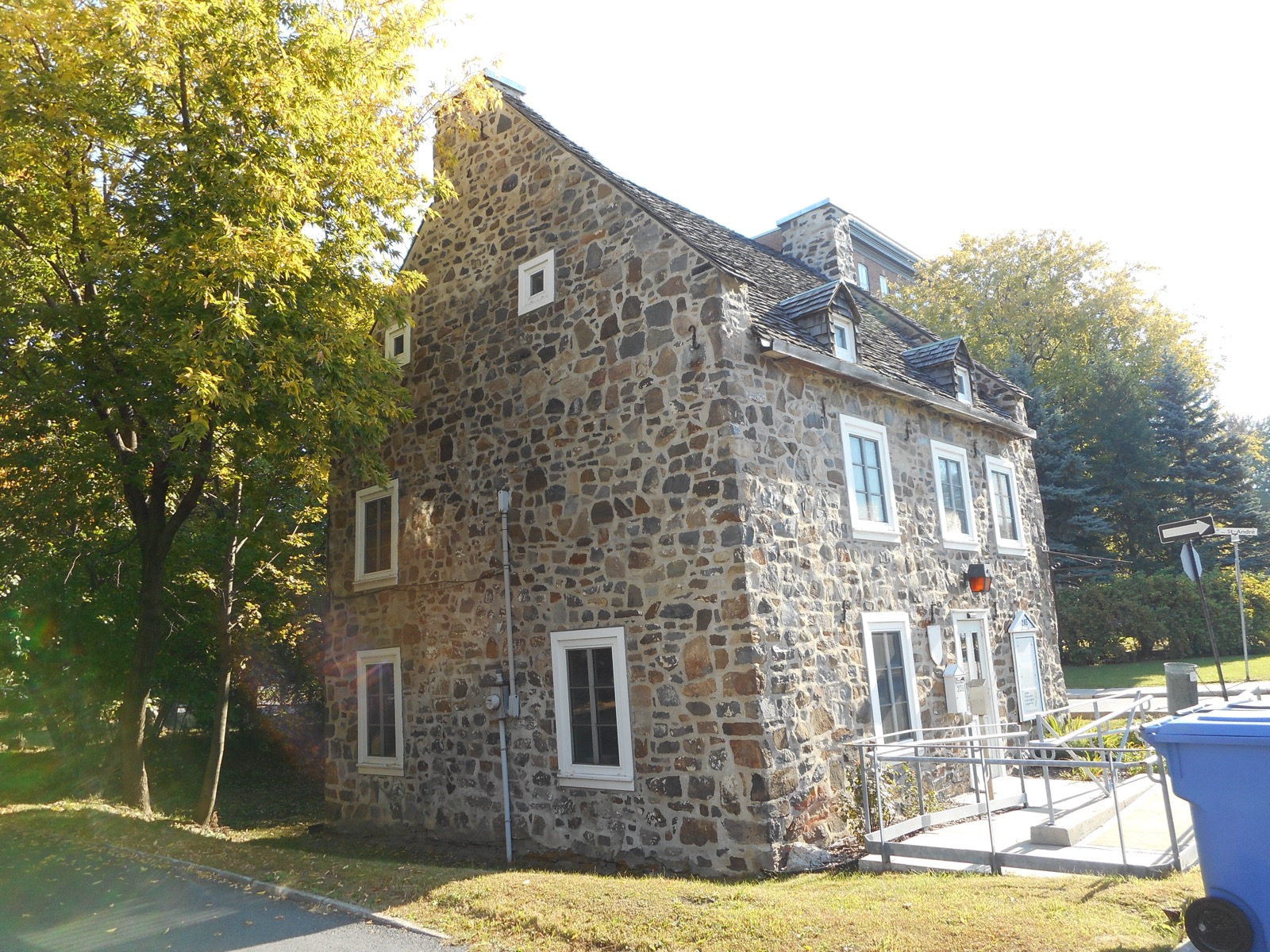 La maison Rollin-Brais, maison ancestrale en pierre des champs du Vieux-Longueuil