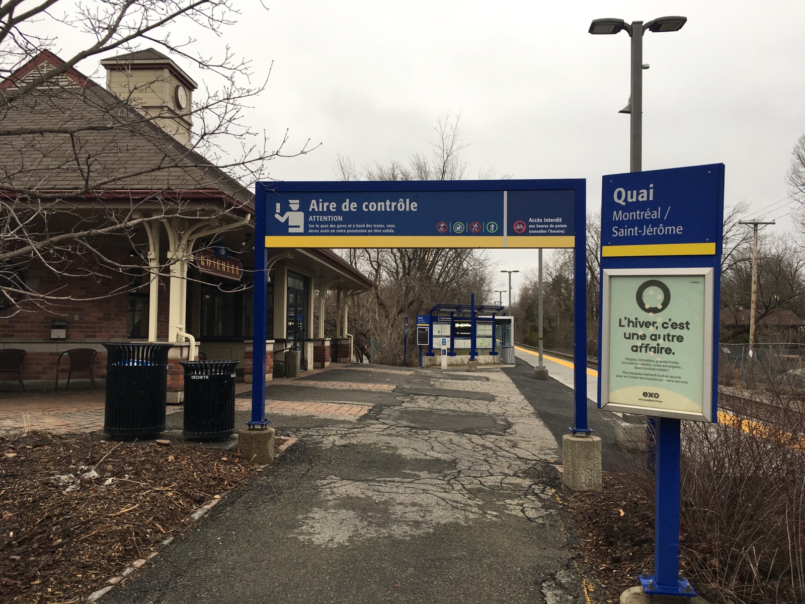 Le quai de la gare de Rosemère, sur la ligne de train exo Saint-Jérôme