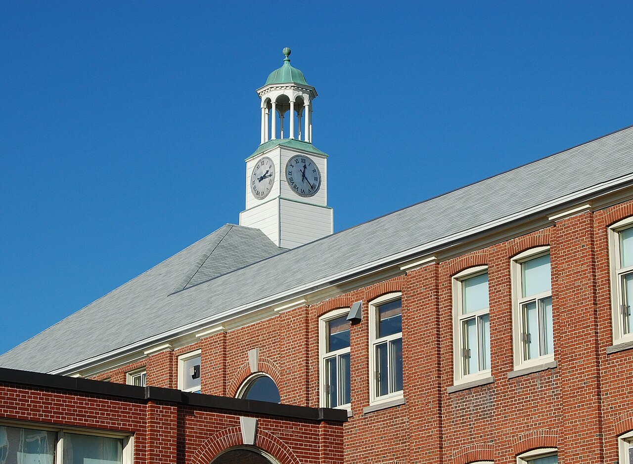 Royal West Academy et sa tour de l'horloge, à Montréal-Ouest