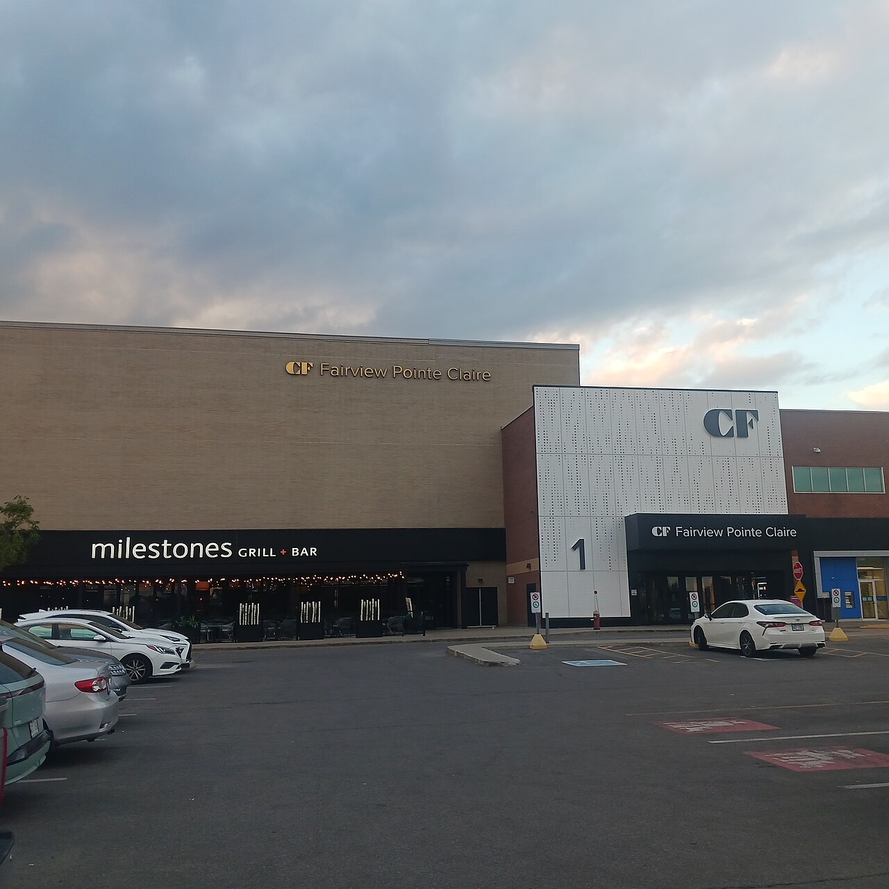 Le centre commercial CF Fairview Pointe-Claire