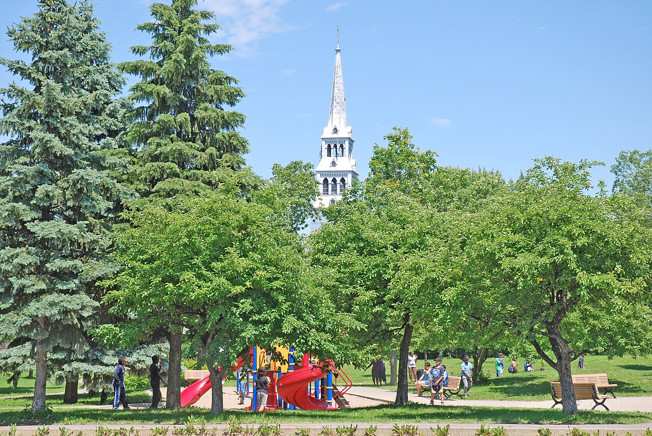Modules de jeux du parc Saint-Joseph, dans Rivière-des-Prairies
