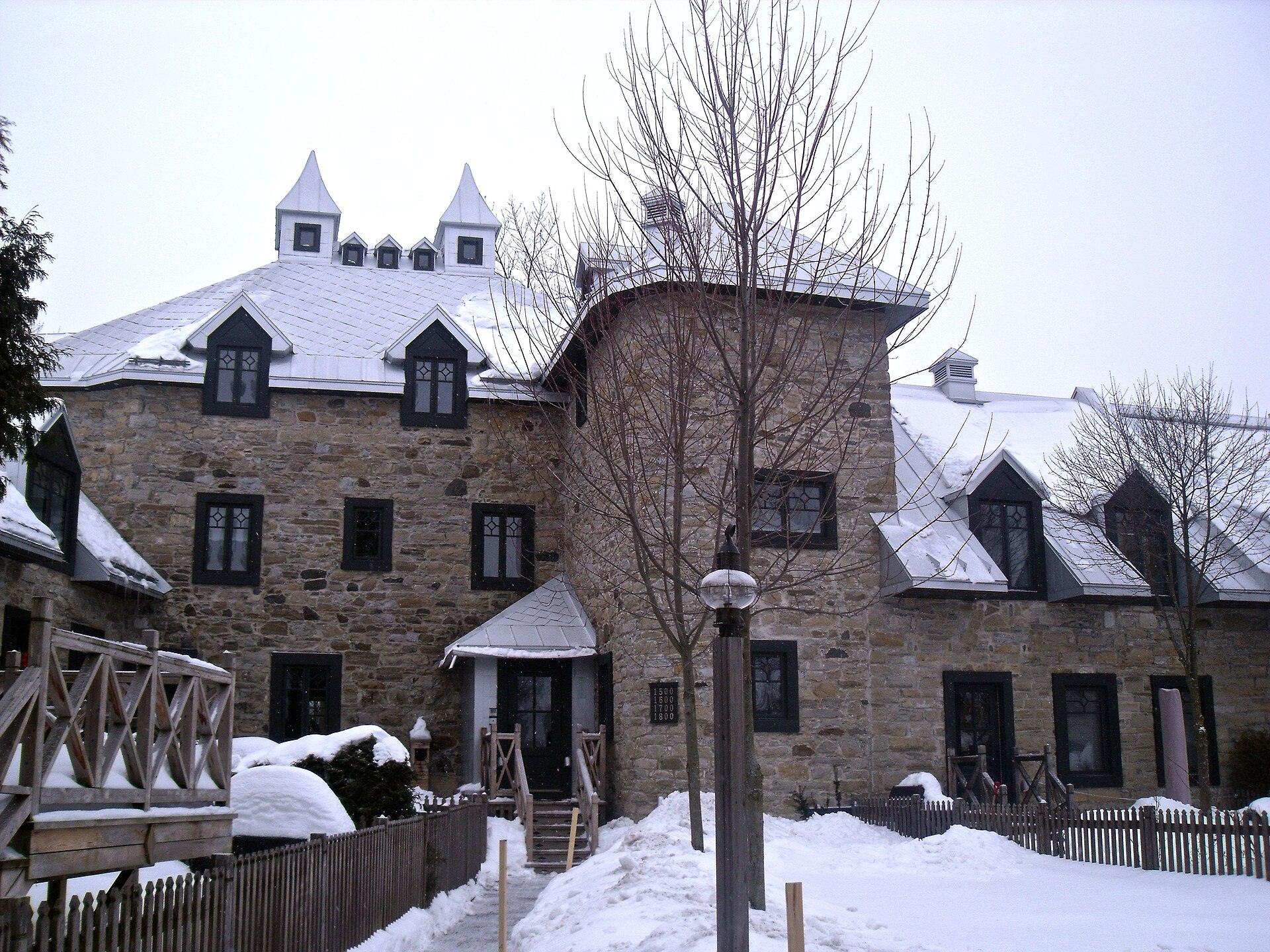Le manoir de pierre Bleury-Bouthillier, sur le chemin de la Grande-Côte à Rosemère