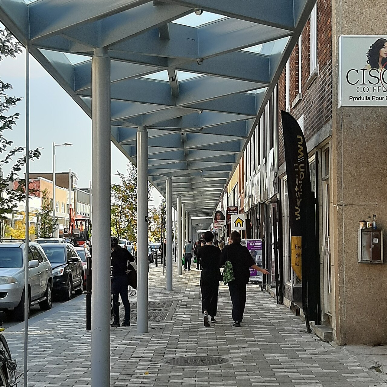 La marquise de verre de la Plaza St-Hubert, refaite lors de la réfection achevée en 2020