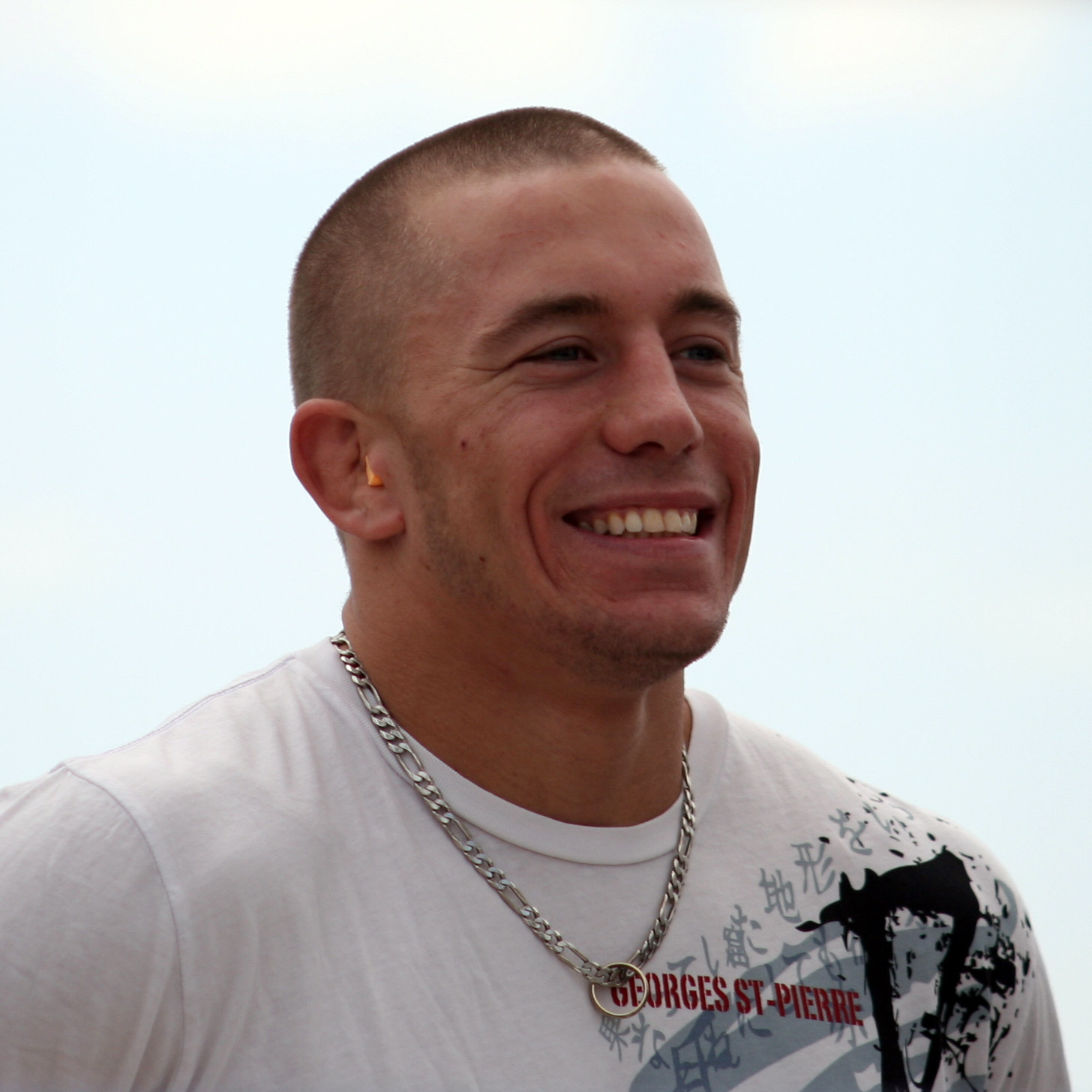 Georges St-Pierre, ancien champion du UFC, qui a grandi à Saint-Isidore