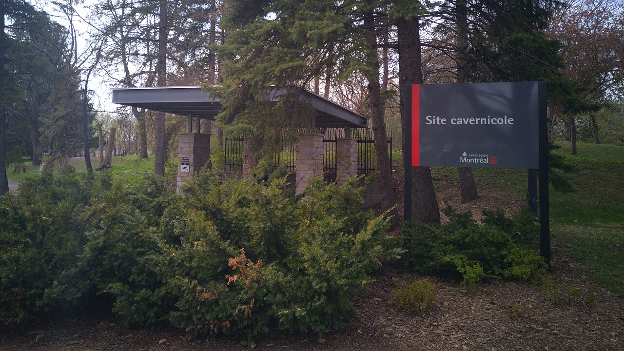 L'entrée du site de la caverne de Saint-Léonard, au parc Pie-XII