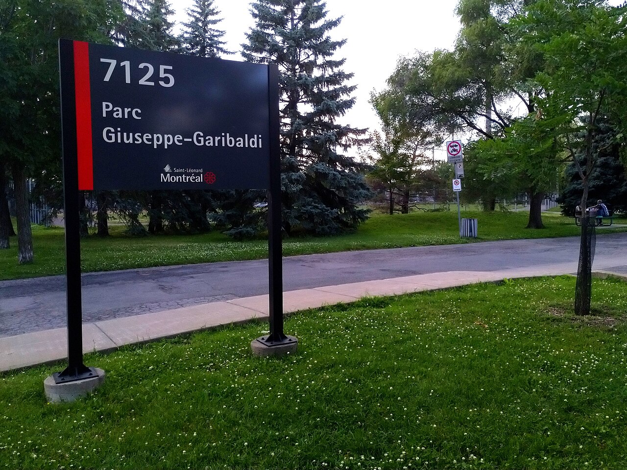L'entrée du parc Giuseppe-Garibaldi, l'un des parcs de Saint-Léonard