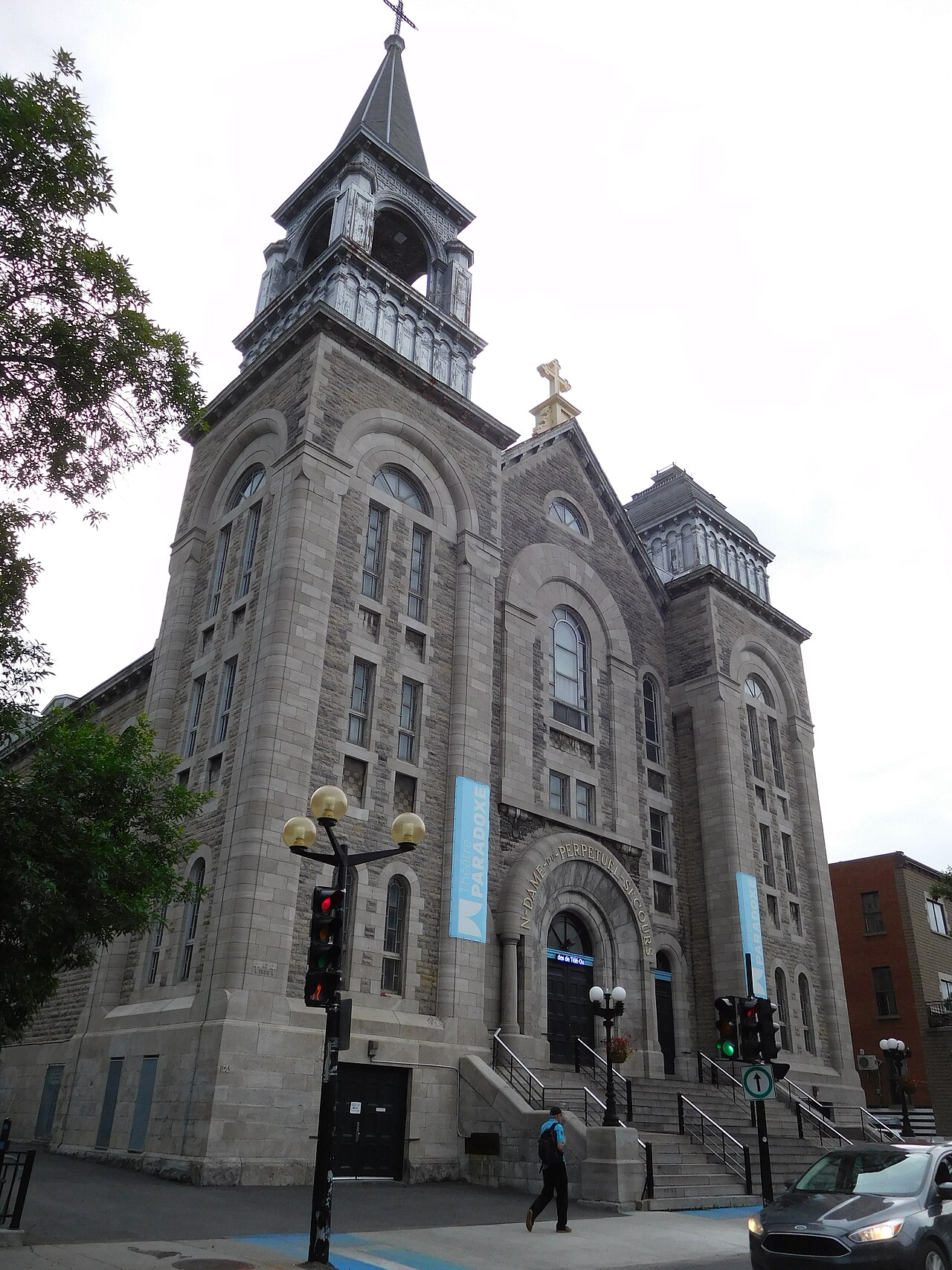 Le Théâtre Paradoxe, ancienne église du boulevard Monk